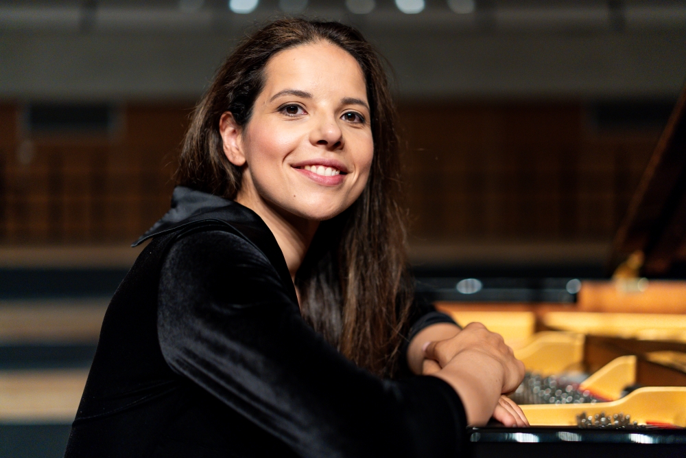 Denise Lutgens tijdens pianoles